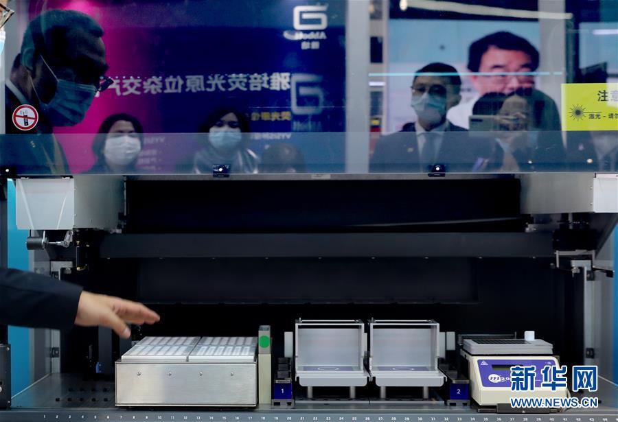 （第三屆進博會&middot;圖文互動）（11）新疫苗、新療法，進博會最&ldquo;火爆&rdquo;展區見聞
