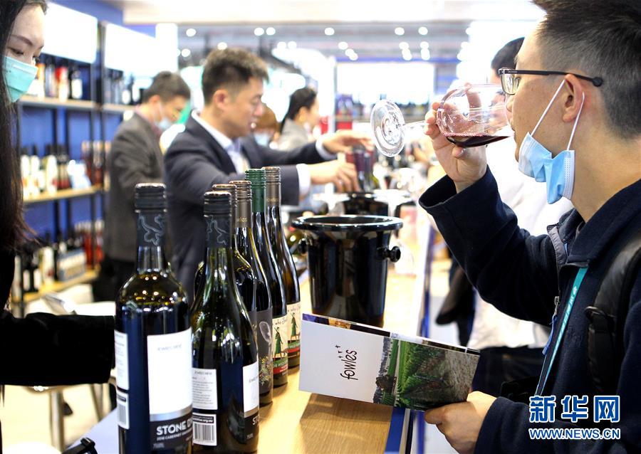 （第三屆進(jìn)博會&middot;圖文互動）（11）全球&ldquo;寶藏級&rdquo;美食薈萃&mdash;&mdash;進(jìn)博會食品及農(nóng)產(chǎn)品館遍藏世間珍饈