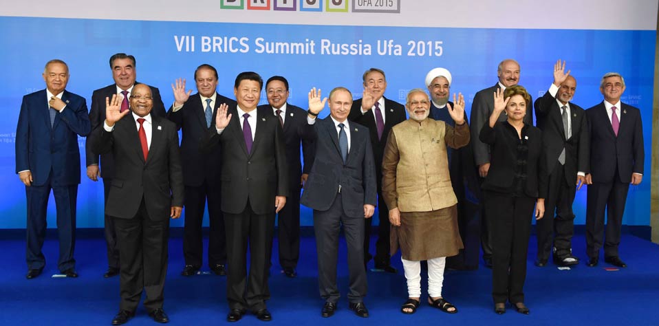 習(xí)近平出席金磚國(guó)家同歐亞經(jīng)濟(jì)聯(lián)盟、上海合作組織成員國(guó)、觀察員國(guó)及受邀國(guó)領(lǐng)導(dǎo)人對(duì)話會(huì)