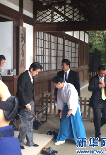 安倍為何不顧?quán)彿磳?duì)，執(zhí)意參拜？
